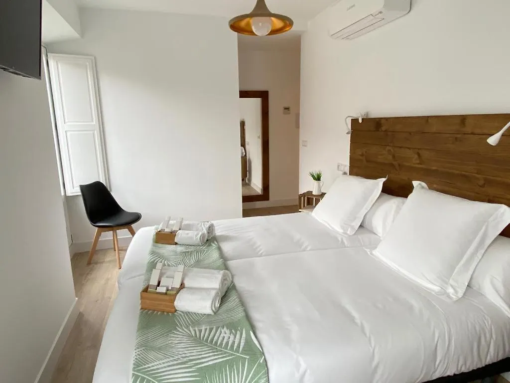 7 Kale Bed And Breakfast Bilbao 2*,
