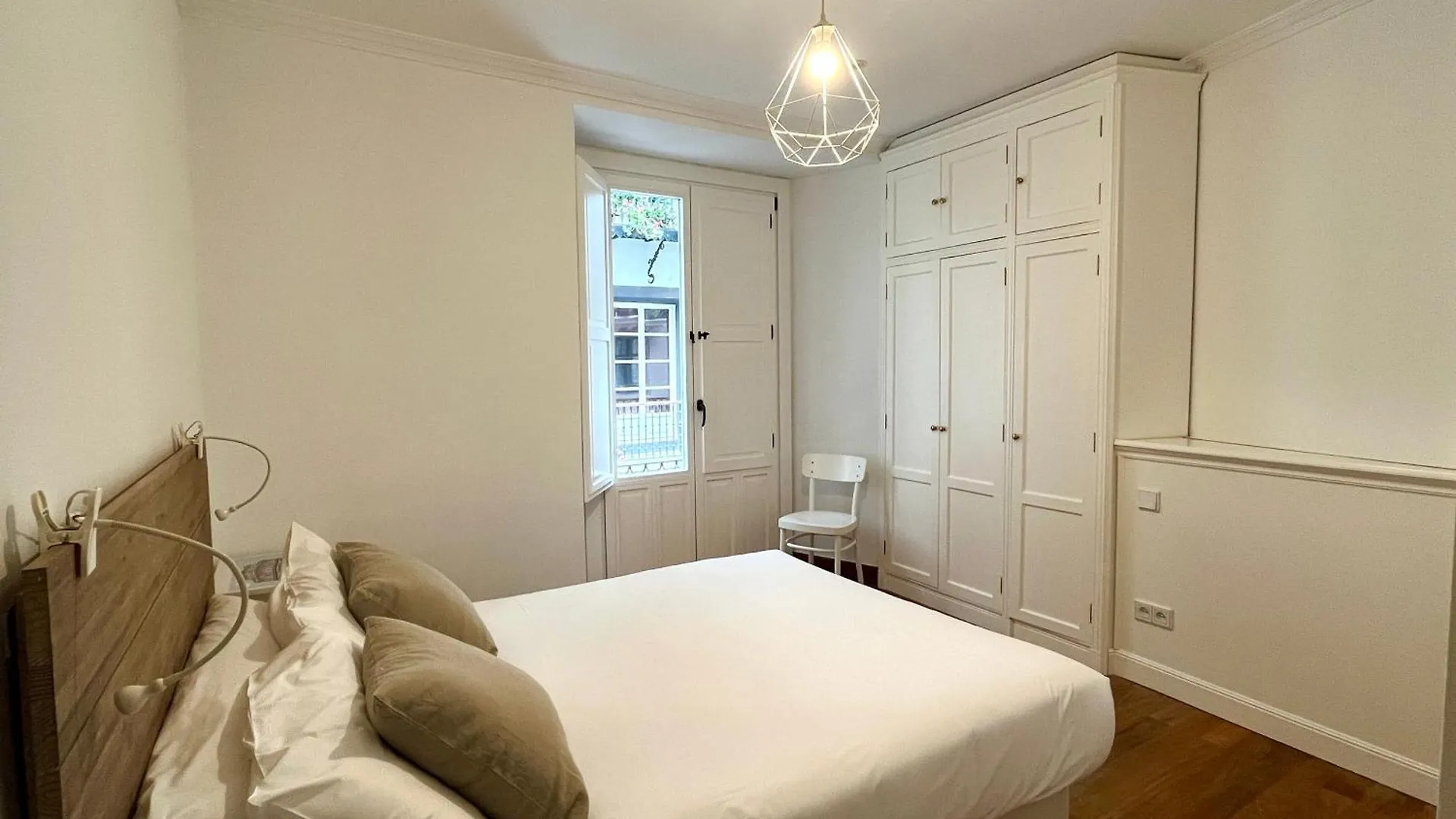 7 Kale Bed And Breakfast Bilbao