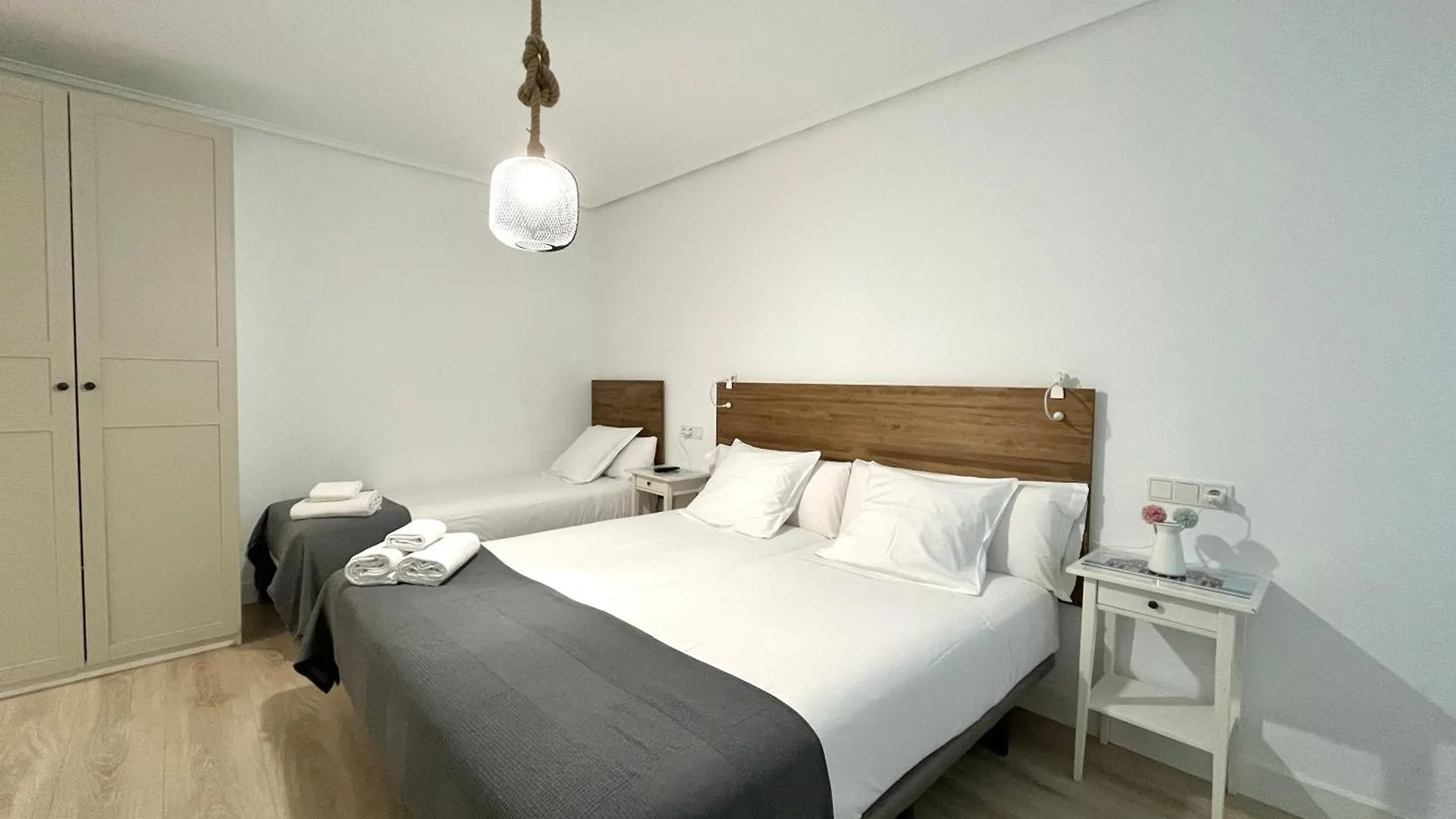 7 Kale Bed And Breakfast Bilbao Spain