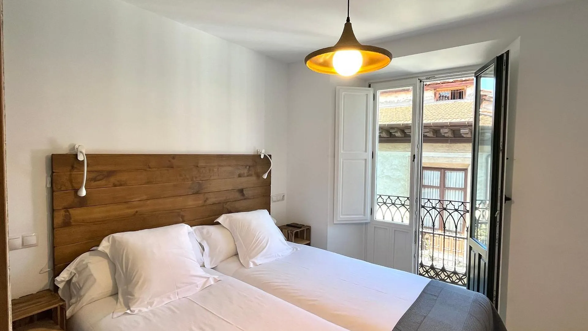 7 Kale Bed And Breakfast Bilbao Spain